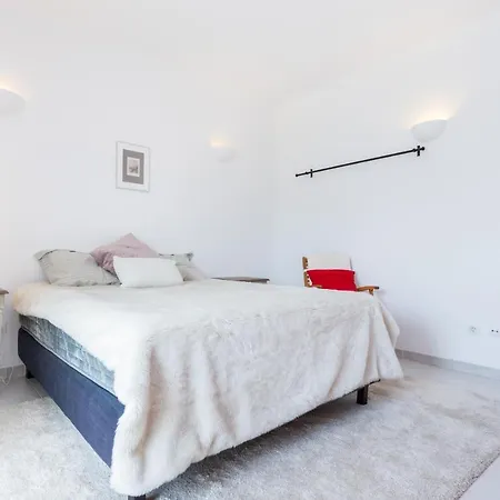 Luxury At Meia Praia Лагуш